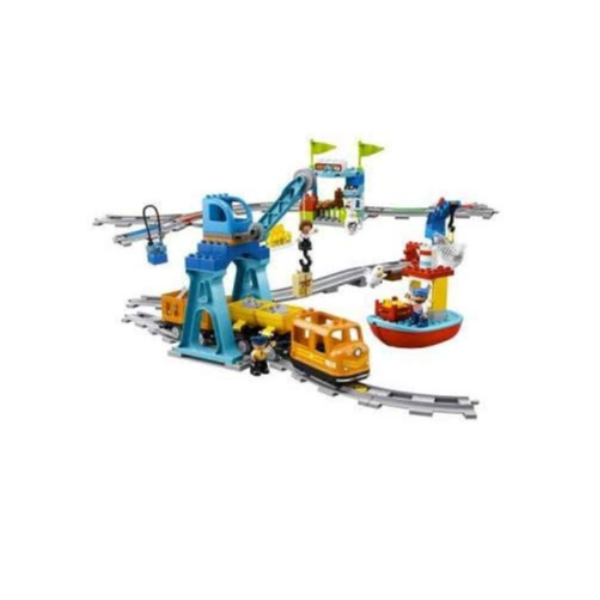 IL GRANDE TRENO MERCI di LEGO, giocattolo ferroviario ad alta fedeltà con dettagli realistici e scatole di contenuto con merci varie, costruito con le famose mattoncini LEGO per bambini e adulti appassionati del train spotting. 5702016117271 | initpc.it