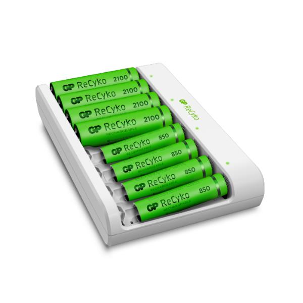 Kit completo di ricariche per batterie AA e AAA, composto da un caricabatterie centrale più quattro set di batterie AA e quattro set di batterie AAA, marchio GP Battery. 4891199210150 | initpc.it