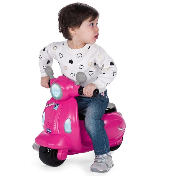 Immagine del modello di bicicletta per bambini Vespa Prima Verde della marca Chicco, con una vivace colorazione rosa. 8058664097609 | initpc.it
