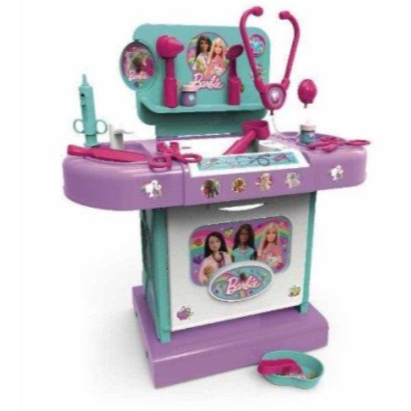 Barbie, personaggio di moda e avventura, interpreta un ruolo veterinario nel suo mega clinica dedicata ai piccoli animali domestici. 8051362004719 | initpc.it