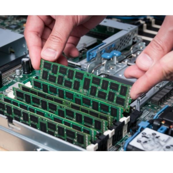 Modulo di memoria Kingston 32GB DDR4 a 3200MHz, un modulo di memoria RAM da 32 gigabyte per aumentare la capacità della tua macchina 0740617311457 | initpc.it