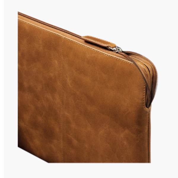 MacBook Pro da 13 pollici in colore TAN, modello 2020, marchio Apple. 5711428009678 | initpc.it