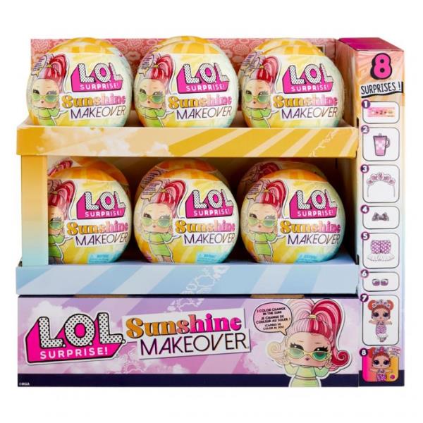 Figurina di Barbie in abito da spiaggia con capelli biondi e occhi blu, posizionata su una base rotonda e colorata, con un'acconciatura di capelli e accessori da spiaggia. 0035051589396 | initpc.it