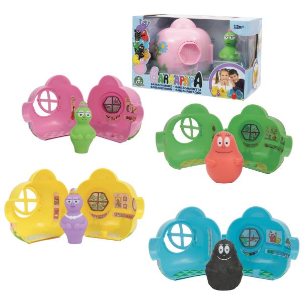 Barbapapa, giocattolo antropomorfo con la barba rossa e un abito blu, accovacciato su una cameretta con letto a baldacchino, tende e mobili da bambina. 8056379091332 | initpc.it