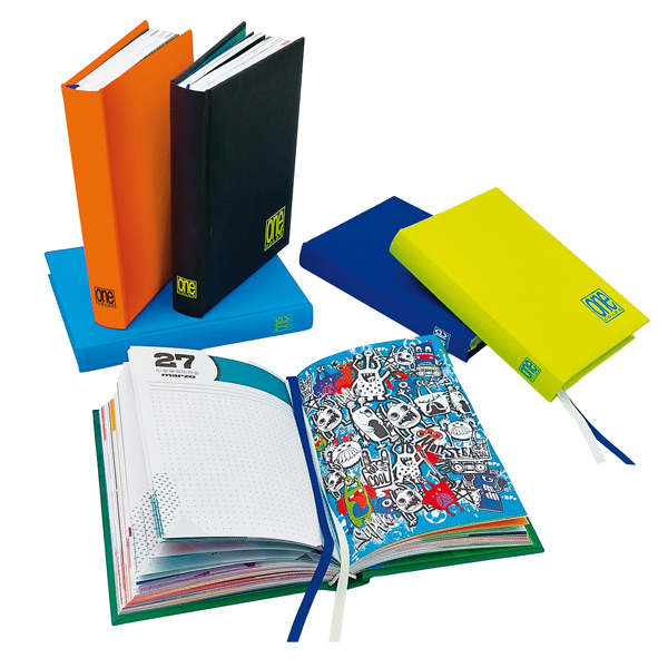 Diario maschile in formato di 12 mesi con copertina soft touch e colori assortiti, marchio Blasetti. 8007758380134 | initpc.it