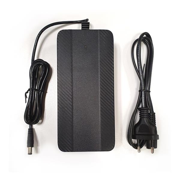 Caricabatteria nilox x10 ultra per ebike, 54,6 volt e 2 ah 8021735226994